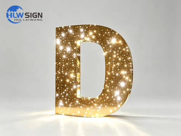 Letras perforadas cielo estrellado